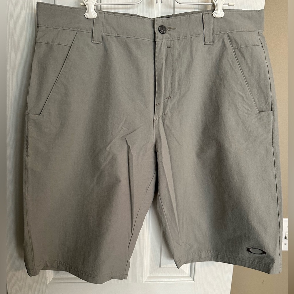 Men’s Oakley Gray Shorts. Size 36, 12 inch inseam. EUC